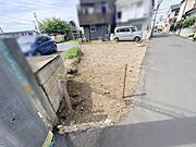 建築条件なしの敷地。弊社グループ「白馬建設」にて建物プランをご提案できます。実際の陽当たりやサイズ感を現地でお確かめください。  