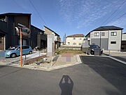 周辺は住宅が建ち並ぶ閑静な住宅街です。 