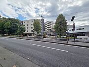 周辺のエリアで他にも沢山売りに出ている物件があります。インターネット掲載前の情報などもありますのでお気軽にお問合せください。まとめてご見学できます。 