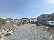 現在建物を建築中です、建築中の物件については現地確認の他、同施工会社の完成施工例のご案内、担当者のプレゼンテーションにてご検討ください。適切なご検討の方法をご説明させて頂きます。 