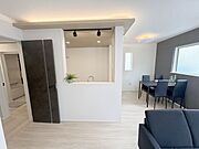 実際に室内をご見学頂くと生活のイメージが広がると思います。家具を置いたイメージや窓からの景色など。周辺で販売に出している物件も一緒にまとめてご見学頂き、比較する事もできます。