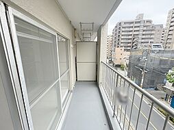 季節の変化や天気の良い日には、バルコニーでの時間が心地よく、気分をリフレッシュさせることができます。