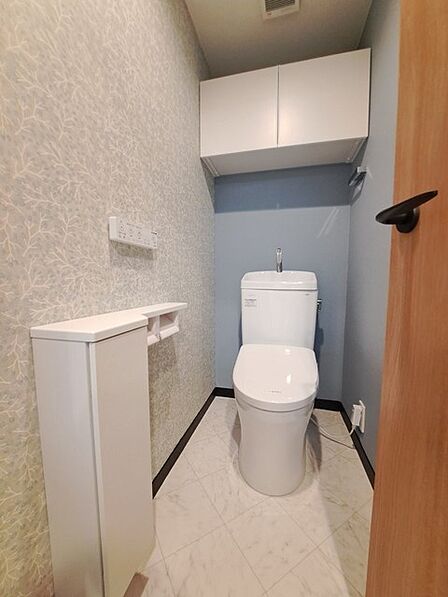 トイレにはウォシュレット機能を標準装備。