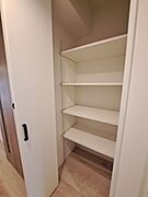 使いやすいタイプの洗面化粧台のあるランドリースペース 