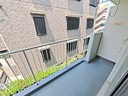 季節の変化や天気の良い日には、バルコニーでの時間が心地よく、気分をリフレッシュさせることができます。 