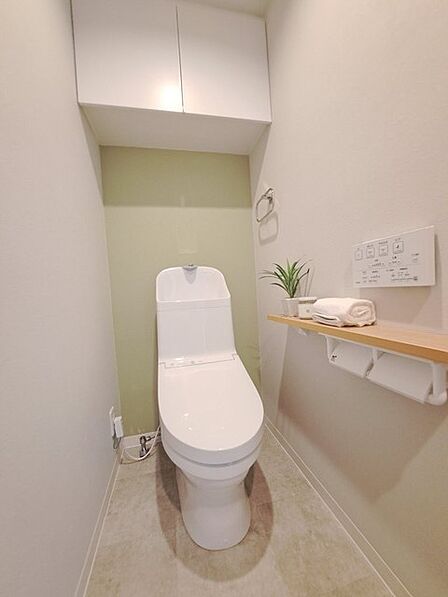 トイレにはウォシュレット機能を標準装備。
