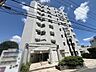 外観：街並みに馴染む端正な佇まいが、住まう方の日常を穏やかに包み込み落ち着いた生活の拠点となります。 