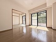 家族が一番集まる場所だから広々としつつも素敵な空間であって欲しい。みんながくつろぐリビングからキッチンまでが一つの空間のように繋がる間取り。 