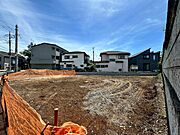 建築条件なしの敷地。弊社グループ「白馬建設」にて建物プランをご提案できます。実際の陽当たりやサイズ感を現地でお確かめください。  