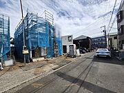 安心して暮らすことのできる住宅街。　住宅地の道路は一般に交通量が少なく車などの騒音が少ないため、住民にとって静かな生活環境が提供されます。 