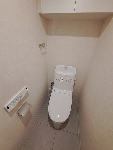 トイレにはウォシュレット機能を標準装備。