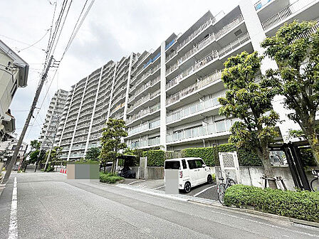 実際に室内をご見学頂くと生活のイメージが広がると思います。家具を置いたイメージや窓からの景色など。 