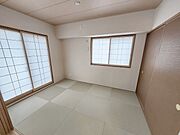 畳の香りと柔らかな光がリラックスした空間を作ります。 