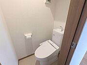 トイレにはウォシュレット機能を標準装備。 