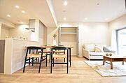 家族みんなが集まるリビング。広さを重視した家族全員が集まれるリビングは、住む上で大事な空間になります。 