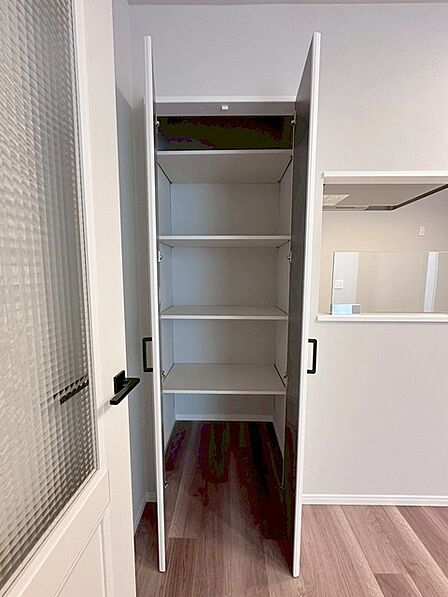 各お部屋に収納が設置されています。