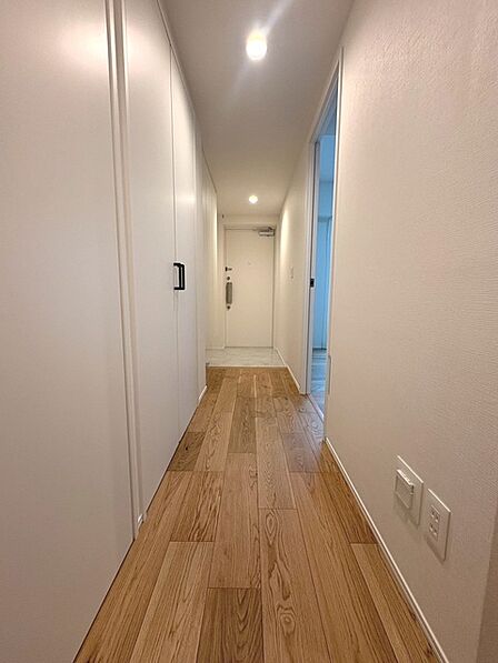 実際に室内をご見学頂くと生活のイメージが広がります。家具を置いたイメージや窓からの景色など、現地で体感ください。