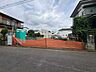 外観：周辺は住宅が建ち並ぶ閑静な住宅街です。 
