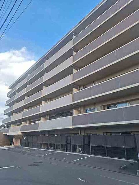実際に室内をご見学頂くと生活のイメージが広がります。家具を置いたイメージや窓からの景色など、現地で体感ください。