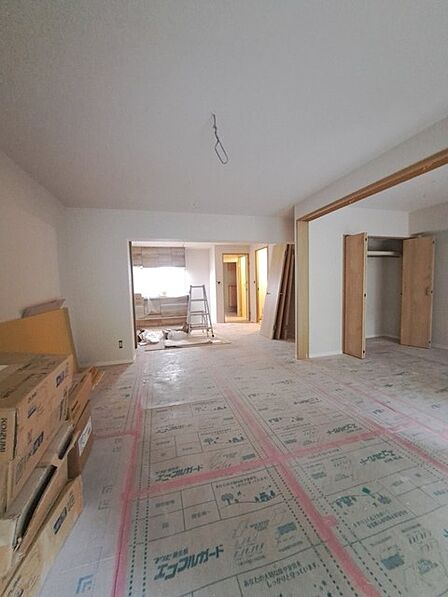 家族みんなが集まるリビング。広さを重視した家族全員が集まれるリビングは、住む上で大事な空間になります。