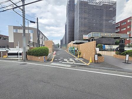 実際に室内をご見学頂くと生活のイメージが広がります。家具を置いたイメージや窓からの景色など、現地で体感ください。 