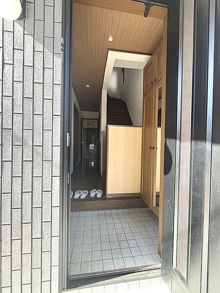 玄関を拡大表示