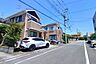 外観：安心して暮らすことのできる住宅街。住宅地の道路は一般に交通量が少なく車などの騒音が少ないため、住民にとって静かな生活環境が提供されます。 