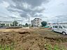 外観：現地ご見学の際、スタッフが様々なご質問に対応いたします、周辺環境、前面道路、建築可能な建物について、ぜひご相談ください。 