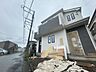 外観：周辺の街並みの中で適度な主張、生活に溶け込むシンプルなデザインの外観が魅力の一戸建です。 