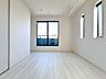 子供部屋：スタイリッシュなデザインと快適な居住性を兼ね備えた洋室。広々とした空間は、自分らしいインテリアを楽しむことができるほか、リラックスした時間を過ごすことができそうです。