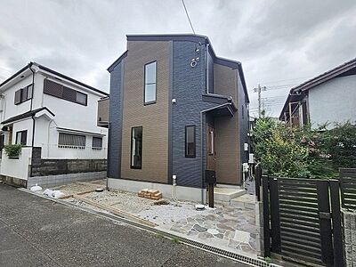 外観：建物が完成しましたので室内のご見学予約スタート。当日のご見学予約も大歓迎です。お気軽にご連絡ください。エステート白馬国分寺店は火曜水曜も営業しております。 