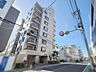 外観：周辺の環境に溶け込む親しみやすさと確かな存在感を併せ持つ建物です。 