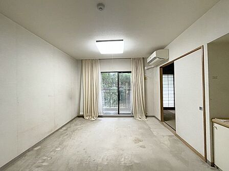 家族が一番集まる場所だから広々としつつも素敵な空間であって欲しい。みんながくつろぐリビングからキッチンまでが一つの空間のように繋がる間取り。