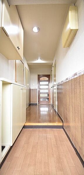 玄関を拡大表示