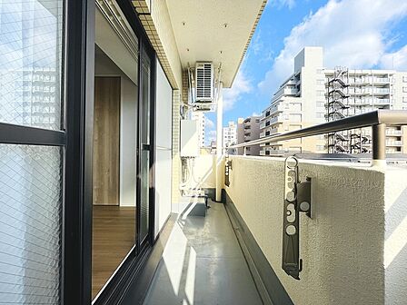季節の変化や天気の良い日には、バルコニーでの時間が心地よく、気分をリフレッシュさせることができます。