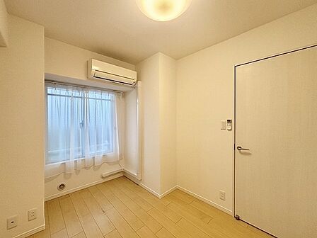 実際に室内をご見学頂くと生活のイメージが広がります。家具を置いたイメージや窓からの景色など、現地で体感ください。 