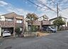 外観：周辺は住宅が建ち並ぶ閑静な住宅街です。 