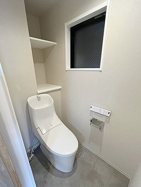 トイレにはウォシュレット機能を標準装備。 