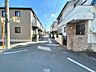 外観：周辺は住宅が建ち並ぶ閑静な住宅街です。