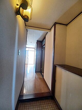 室内はこれから...