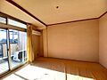 室内はこれから...