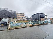 周辺のエリアで他にも沢山売りに出ている物件があります。インターネット掲載前の情報などもありますのでお気軽にお問合せください。まとめてご見学できます。 