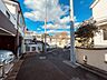 外観：周辺は住宅が建ち並ぶ閑静な住宅街です。 