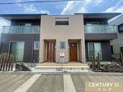 【家族間のプライバシーも守りながら同居できる分離型設計】大型二世帯でありながら、玄関・LDK・浴室・洗面室がそれぞれ2セットずつございます。