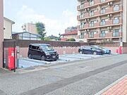 お住まいのマンションは機械式立体駐車場となっています！盗難やいたずらを防ぎやすく、お車を傷や汚れなどからも守ることができます。