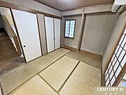 【和室6帖】リビングに隣接する和室は柔らかな畳で音も響きにくく衝撃を吸収。ゆとりある和室は個人のプライベートルームとしても利用できます。