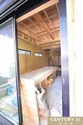 建築中の現場写真です。完成すると隠れてしまう柱や筋交いなど、建物を支える重要な部分をしっかり施工しています。