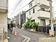 東武東上線「川越」駅徒歩11分、西武新宿線「本川越」駅徒歩22分。2駅3路線利用可能な便利な立地です。