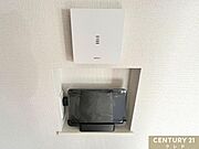 【多機能タブレット】インターホン、家電操作、エネルギー管理、内線通話などの機能を1台に集約！※オプションで防犯カメラとの連携も可能