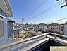 その他：バルコニーからの眺望です。晴れた日には青空が広がり、心地よい風に包まれながら、ゆったりとした時間をお過ごしいただけます。